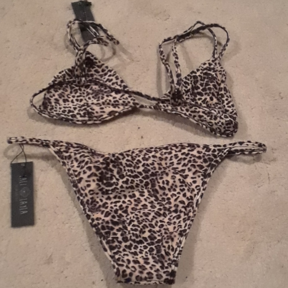 Lali + Layla Bikini - Picture 4 of 5